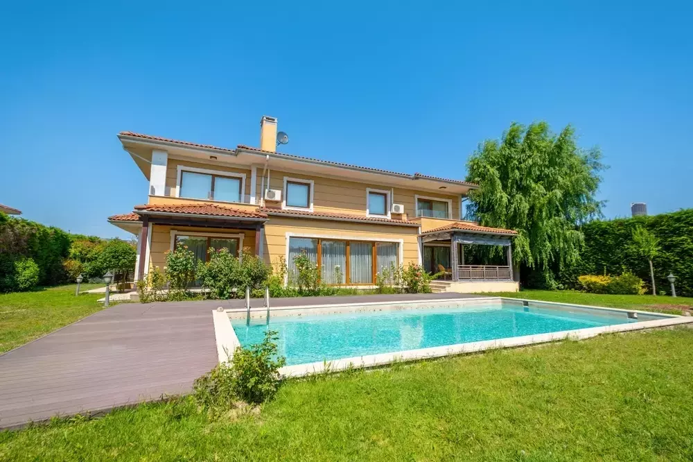 Gartenverwandlung: Wie ein Schwimmbecken die Outdoor-Oase neu definiert