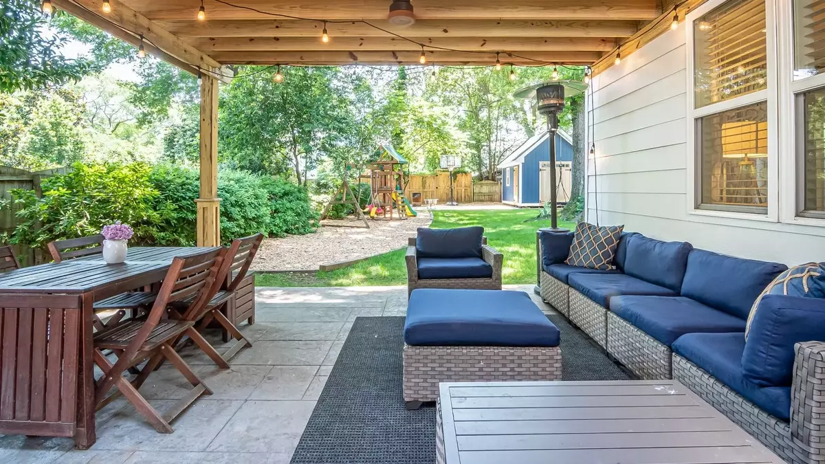Die Wahl der perfekten Überdachung für Ihren Außenbereich: Balkon, Terrasse oder Garten