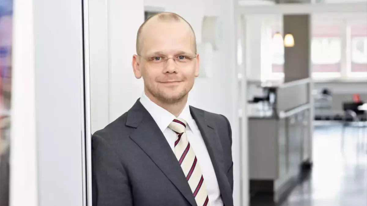Umfassender UV-Schutz in Arbeitskleidung: Ein Muss für Außenberufe