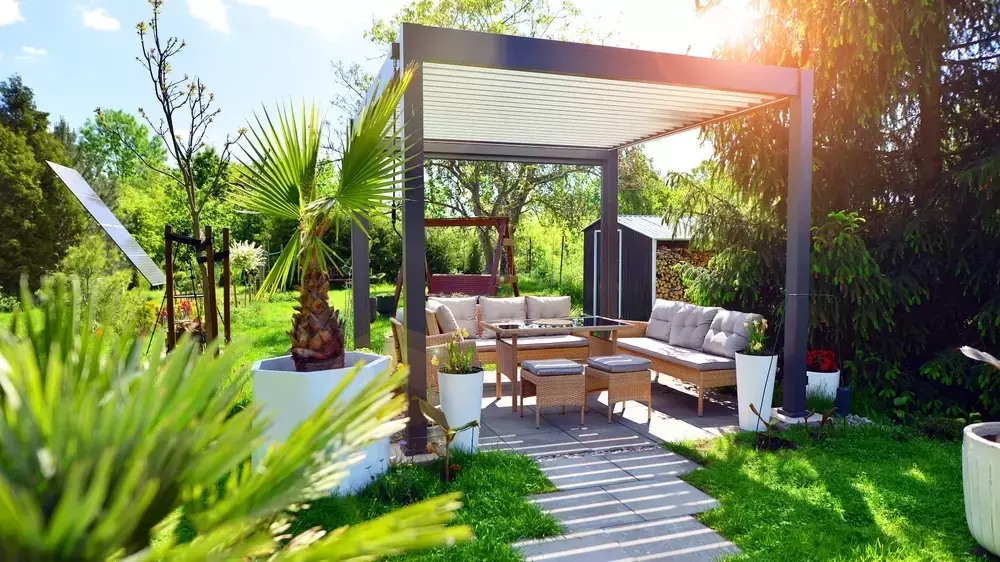 Die Pergola: Ein elegantes Gartenelement als multifunktionaler Rückzugsort