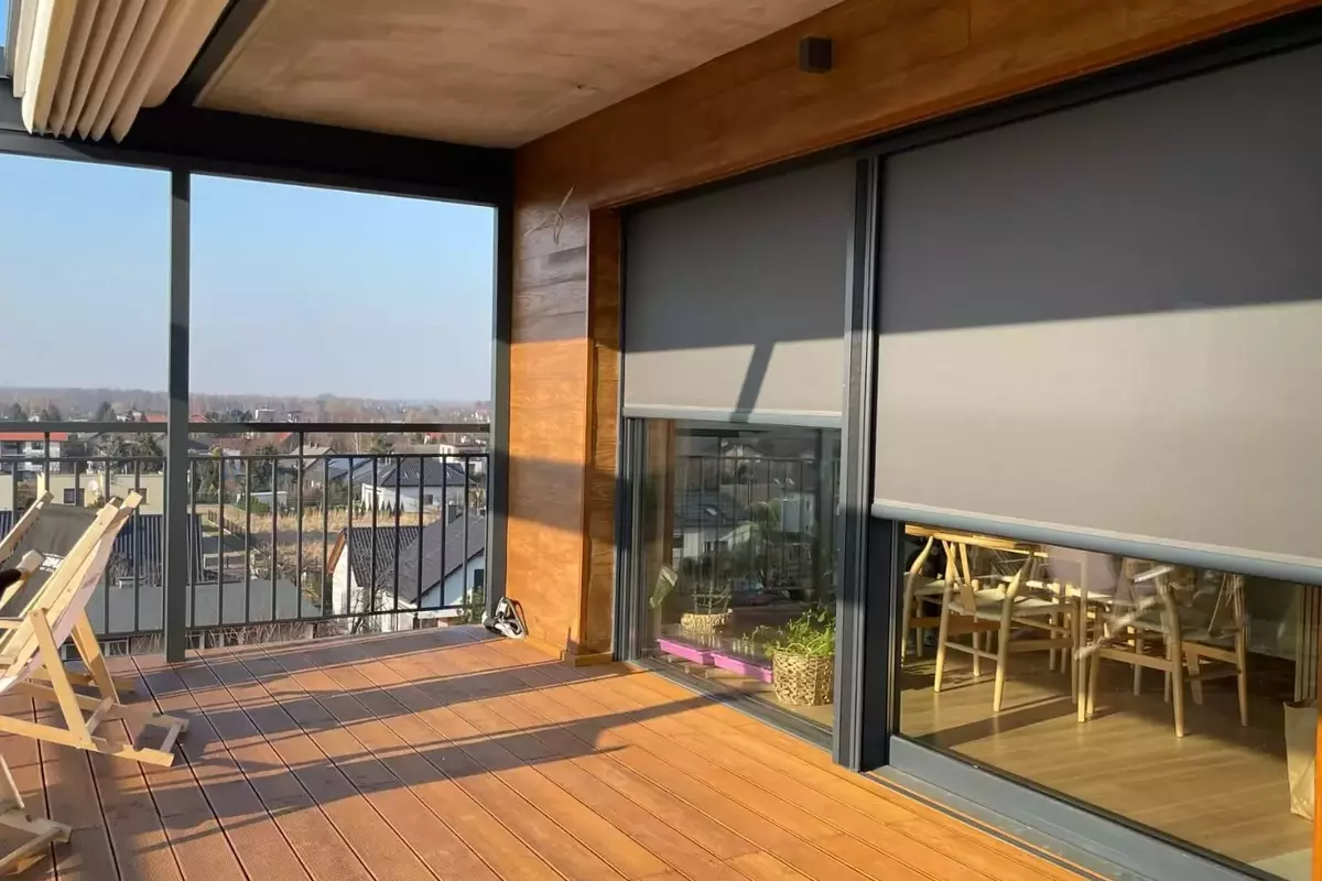 Vertikale Screens: Optimaler Schutz für Terrasse und Fenster