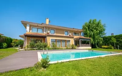 Gartenverwandlung: Wie ein Schwimmbecken die Outdoor-Oase neu definiert