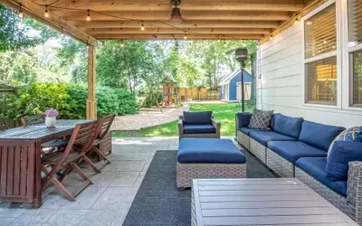 Die Wahl der perfekten Überdachung für Ihren Außenbereich: Balkon, Terrasse oder Garten