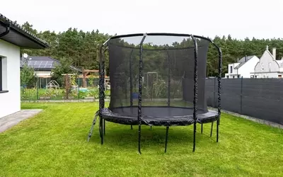 Die optimale Trampolingröße für Ihren Garten: Sicherheit und Spaß