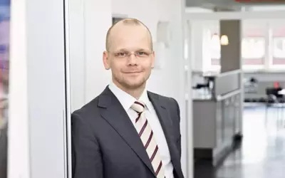 Umfassender UV-Schutz in Arbeitskleidung: Ein Muss für Außenberufe