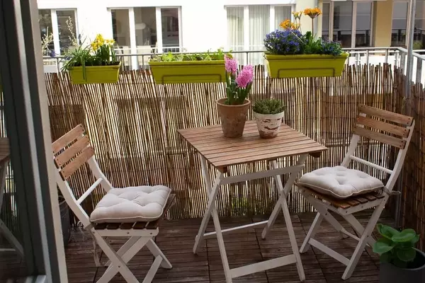 Balkonfrühling: Tipps für die saisonale Erweckung Ihrer Freiluftoase