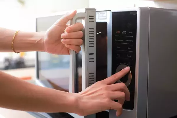 Mikrowelle als Schädlingsbekämpfer: Effektivität und Limitationen