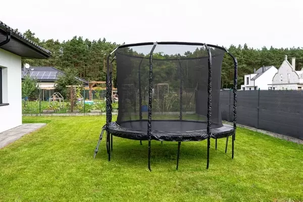 Die optimale Trampolingröße für Ihren Garten: Sicherheit und Spaß