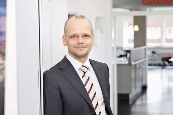 Umfassender UV-Schutz in Arbeitskleidung: Ein Muss für Außenberufe