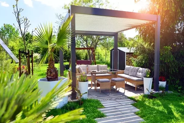 Die Pergola: Ein elegantes Gartenelement als multifunktionaler Rückzugsort