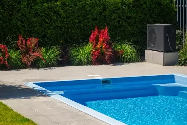 Garten- und Poolgestaltung: Erfolgreiche Konzepte für Bepflanzung, Bodenbeläge und Anordnung