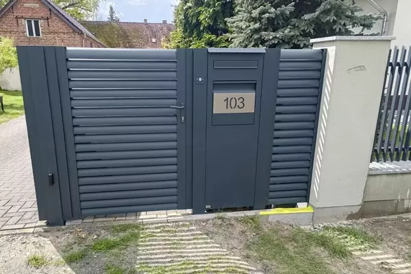 Optimale Gestaltung des Eingangsbereichs: Planung von Briefkasten, Paketbox und Mülltonnenplatz