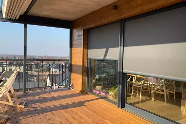 Vertikale Screens: Optimaler Schutz für Terrasse und Fenster