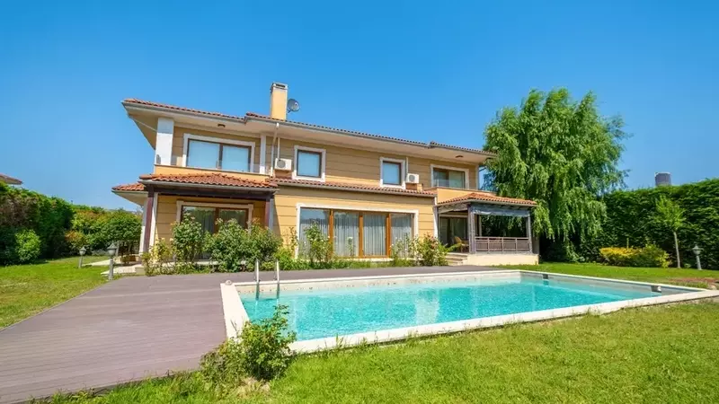 Gartenverwandlung: Wie ein Schwimmbecken die Outdoor-Oase neu definiert