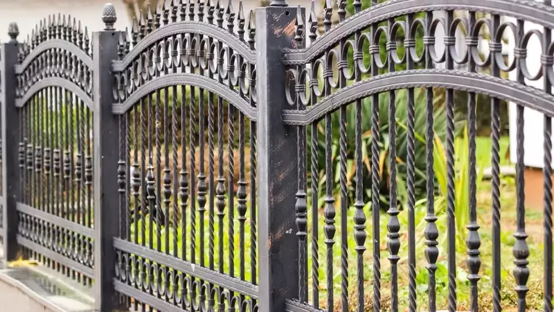 Stilvolle Abgrenzung: Der zeitgemäße Gartenzaun