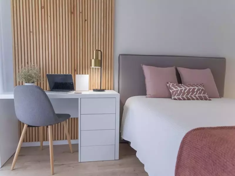 Wandpaneele für Wohnzimmer: Ideen und Planung nach Wandbereichen