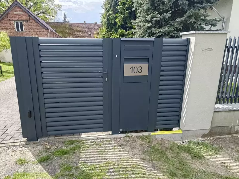 Optimale Gestaltung des Eingangsbereichs: Planung von Briefkasten, Paketbox und Mülltonnenplatz