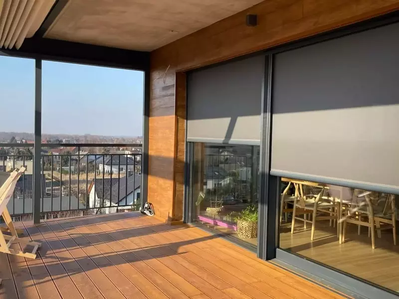Vertikale Screens: Optimaler Schutz für Terrasse und Fenster